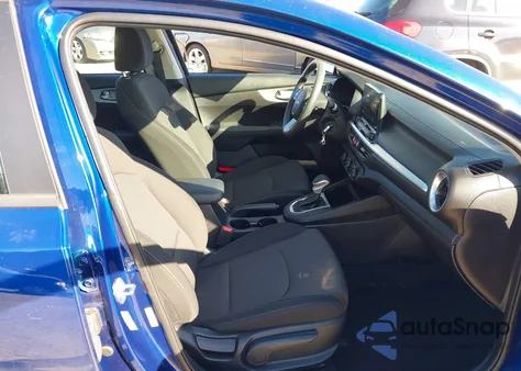 2024 Kia Forte Lxs z USA, uszkodzony, nr VIN 3KPF24AD0RE709223